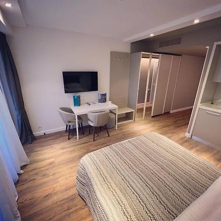 Gq Apartments On First Line Batumi Exteriör bild