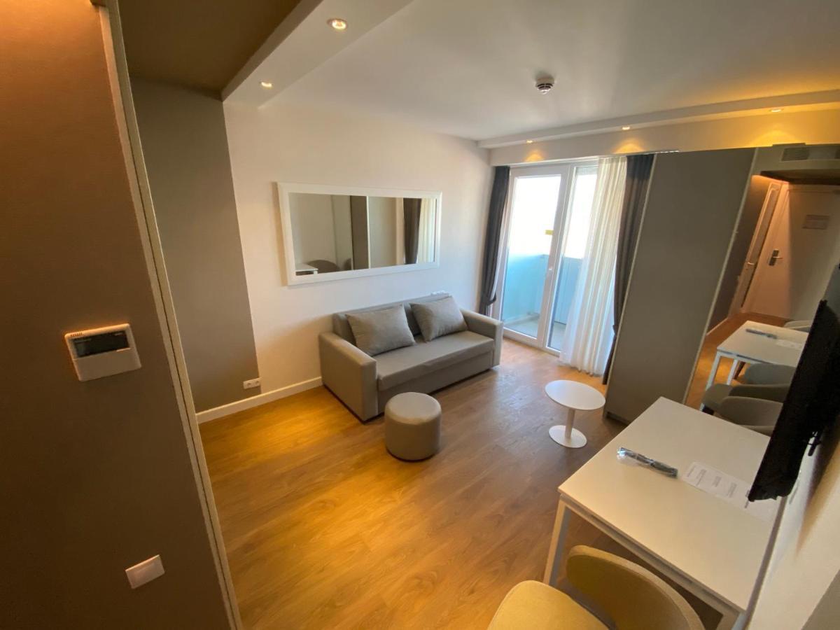 Gq Apartments On First Line Batumi Exteriör bild