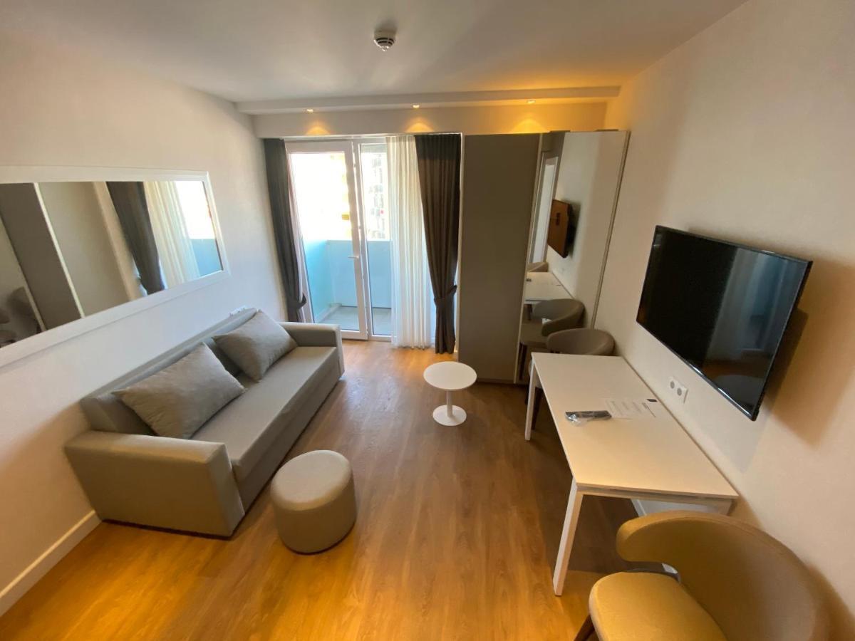 Gq Apartments On First Line Batumi Exteriör bild