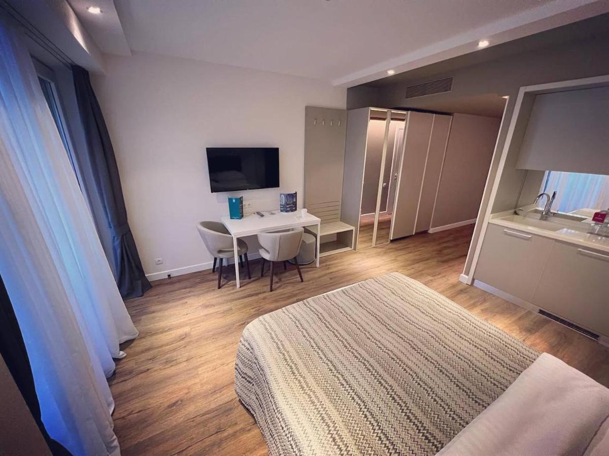 Gq Apartments On First Line Batumi Exteriör bild